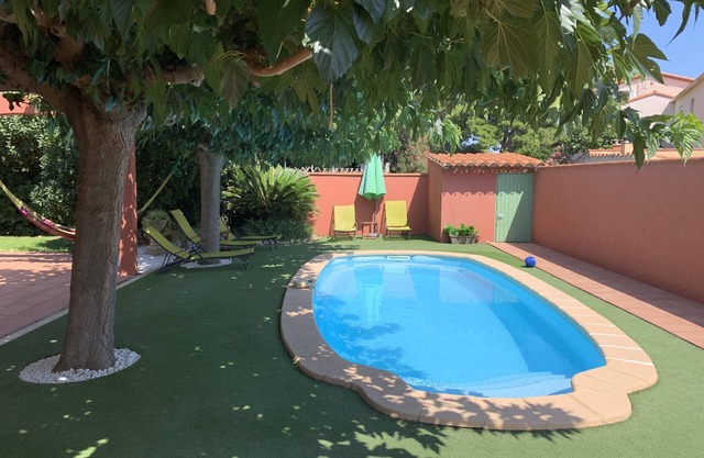 Friendly villa with swimming pool close to the beach
