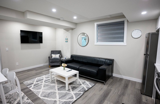 Friendly Legal Secondary Suite Basement (2Bedroom 1Bathroom Kitchen & Laundry)