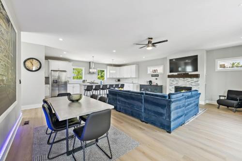 Friends in Skyline Places Luxurious Brand New Build, Great for Groups, 10 min to Downtown Nash