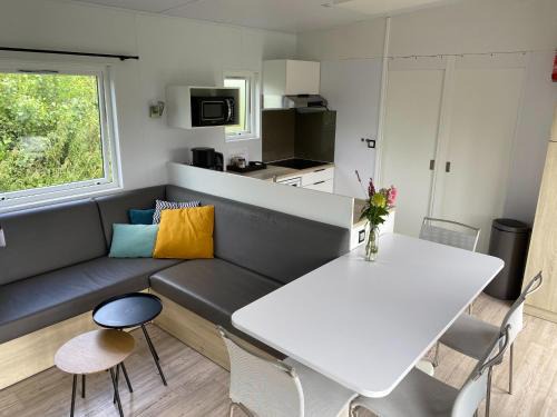 Friesland Chalet near the watershore, cleaning included