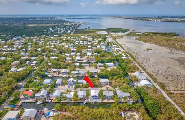 Frigate Landing - Beautiful Waterfront home,60ft seawall,Tiki Hut, Pet Friendly,