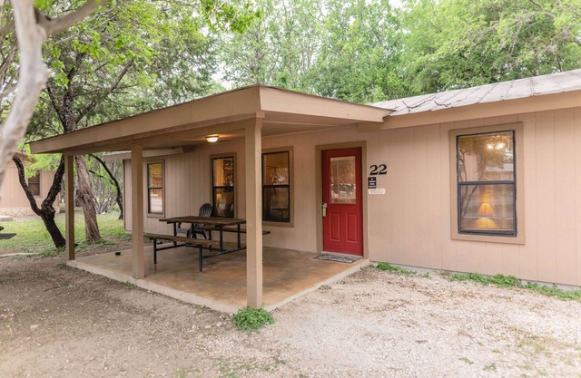 Frio Country Resort - Within walking distance to the Frio River!