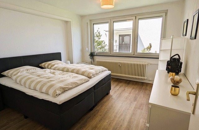 Frisch Sanierte Wohnung mit 2 Schlafzimmer, Balkon und Fernblick!