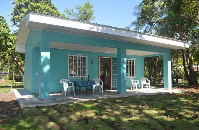 Frith Estate Beachfront Cabin Surfer's Dream!