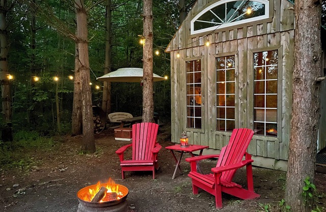 FROG HOUSE - ROMANTIC - OFF GRID - WINE TRAIL CABIN - Pet Friendly! 4 Seasons