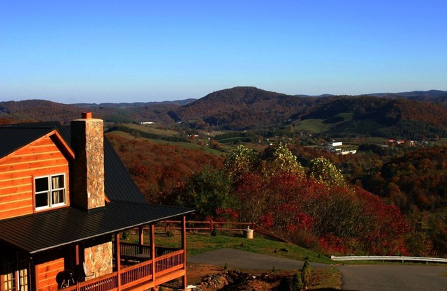 ¡UNA VISTA HEAVENLY-impresionantes vistas W / Bubbling Hot Tub, Gas F / P, mascotas y WiFi!