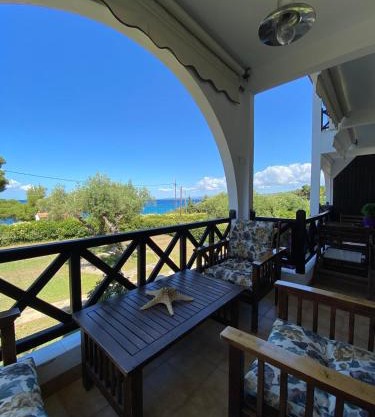Front of the sea Elia Apartment