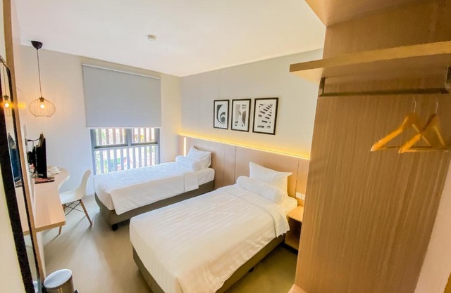 Front One King Hotel Tuban