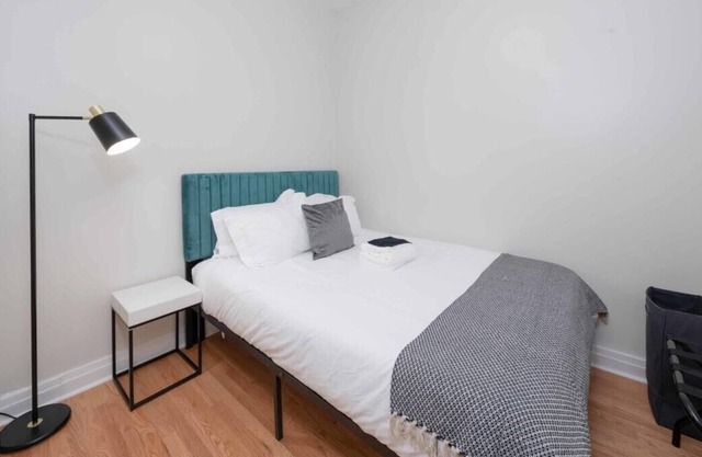 Frontdesk | Modern 1 Br Apt near the United Center