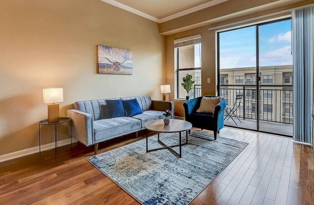 Frontdesk | Modern and Bright 1 BR Apt