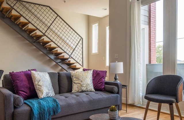 Tranquilo loft de 2 dormitorios en NuLu central con estacionamiento