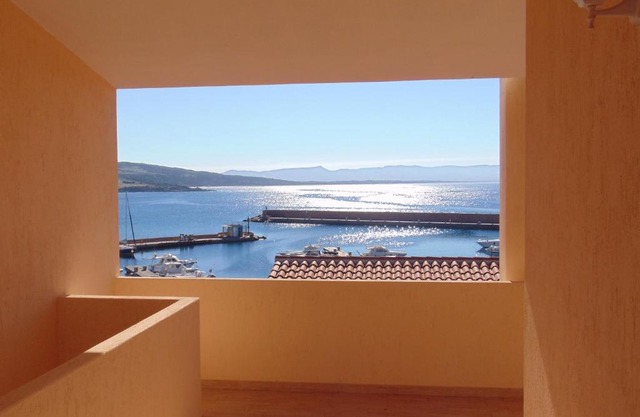 Fronte mare attico indipendente ed esclusivo con terrazza panoramica