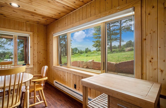 Frontier Mountain Retreat - Monthly Long-term Vacation Rental 30+ Days Minimum -- Estes Park 1 Bedroom Apts by RedAwning