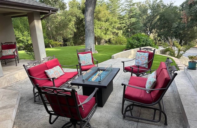 Frontier Oaks: Spacious Templeton Retreat