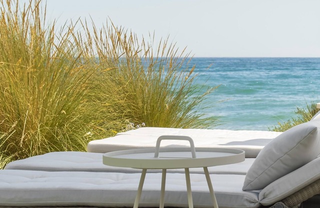 Frontline 6 BDRM Luxury Villa w Beach Access