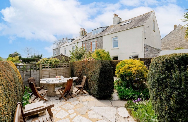 Froxfield Cottage - 3 bedroom character Purbeck stone cottage