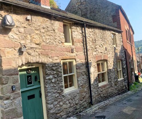 Fryers Cottage Wirksworth, a traditional yet stylish 2-bedroom Peak District cottage