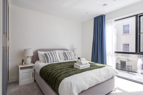 Fulham Luxury high-spec Apartment with large balcony, Central London Location, Near Fulham and Chelsea Stadiums