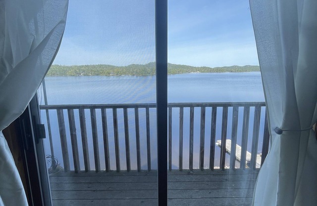Full 3 Bedroom Lake house House on Walker Lake, Epic Sunsets Just Outside Town