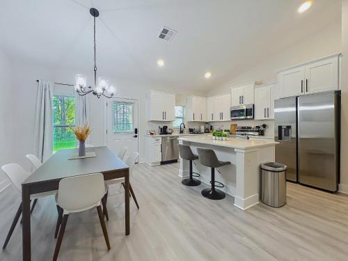 Full 3 BR 2 BA Home in Ocala Close to Key Sights
