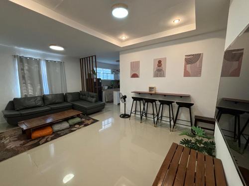 Full AC 4BR & LivingRm entire vacation home at Vigan City