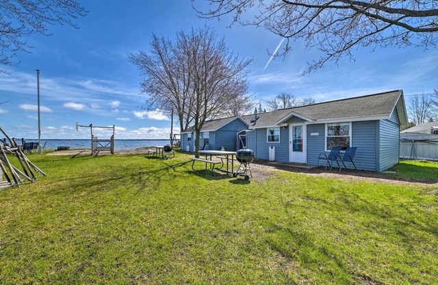 Full Cabin: 14 Steps to the Lake! PET FRIENDLY!