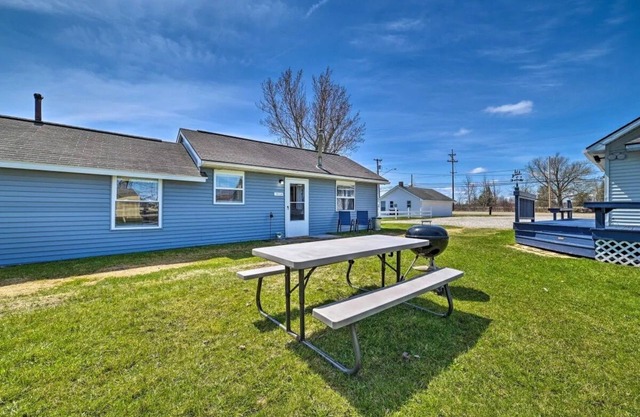 Full Cabin: Steps to the Lake! PET FRIENDLY!