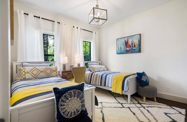 Full Downtown Luxury Vacation Home AND Guest Home