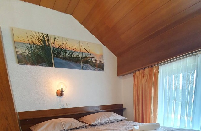 Full equeped guest house 10 rooms*** ensuite, kitchen, free parking garden ..