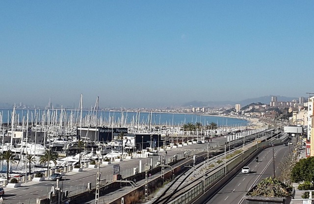 Piso completo, enfrente del Mar Mediterraneo. Centrico a 5"