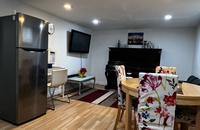 Full Furnished Freshly renovated cozy basement 5 minutes to Upper Canada Mall