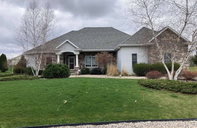 Full Home for Rent. 15 minutes to EAA Grounds, in a quiet neighborhood.