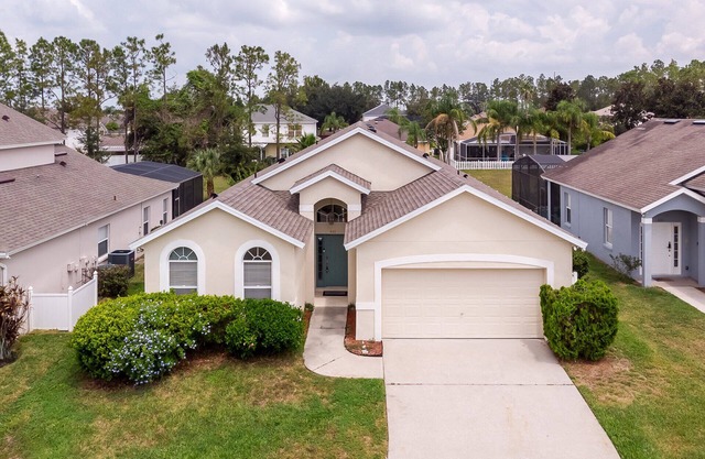 Full Home in New Community Sleeps 8! Heated Pool and Pet Friendly!