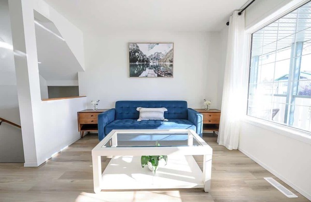 Full Home | Stocked Kitchen | Fast WIFI | Smart TV