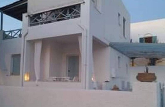 Full House in Kini village. Directly on the sandy beach!! Great sunset!