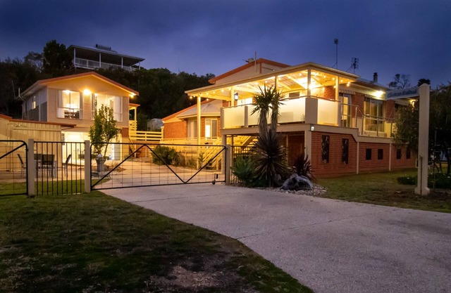 FULL HOUSE PLUS APARTMENT-BY LAKE VICTORIA