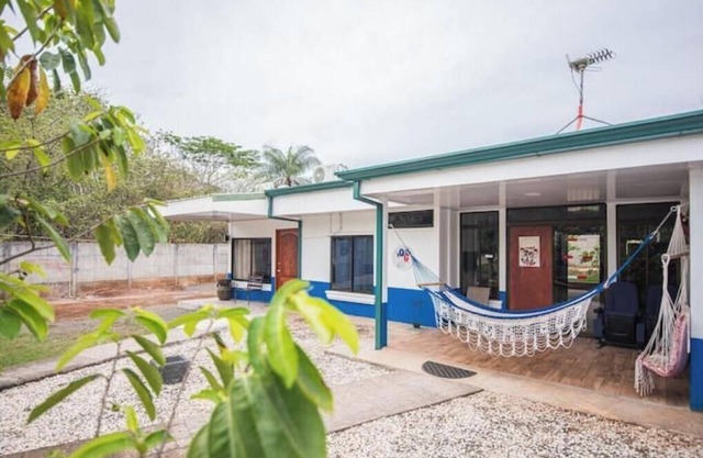 Full house with 2 bedrooms & private pool. 5 guest