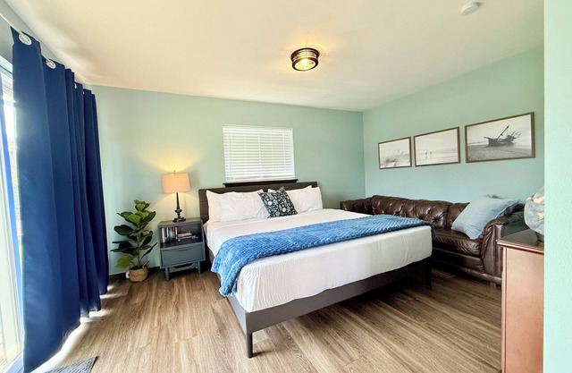 Full-kitchen Studio | Pet-Friendly | Fireplace