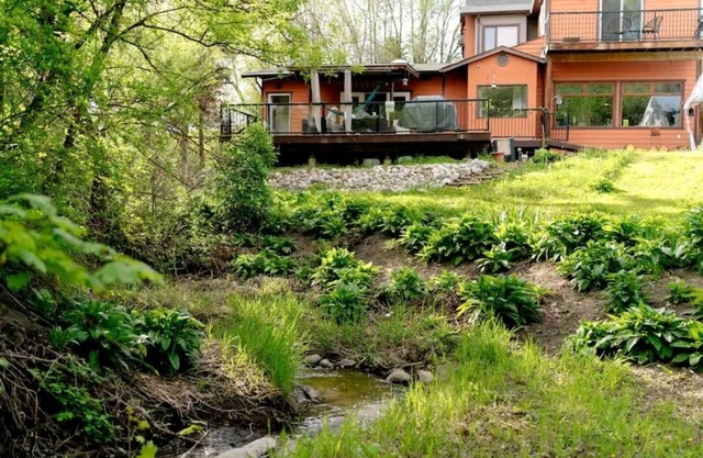 Full Suite! Private and Secluded Deck/Yard! Central to Vernon! Pet Friendly!