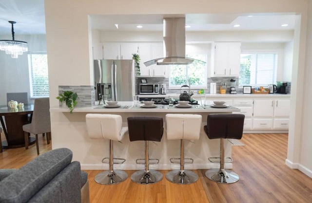 FULLERTON GEM: SPACIOUS 3BR HOUSE w/ GARAGE & FENCED YARD/PATIO p56