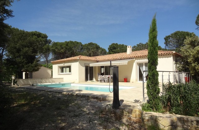 Villa reciente, totalmente climatizada, con piscina en el Golfo de St Tropez