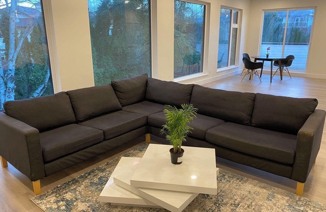 Fully equipped 4b3b house 3 minutes drive to Highway 1