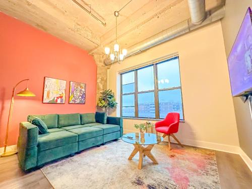 Fully Equipped 2BR Apartment in South Loop with Optional Parking and Gym Access Near McCormick Place & Lakefront Attractions
