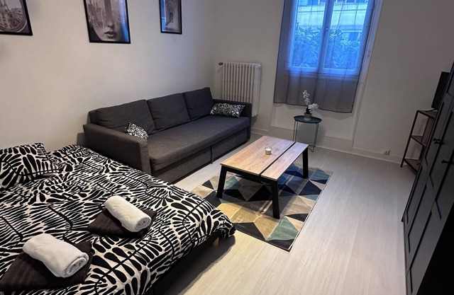 Fully-equipped 4-person apartment with shower in a very convenient location.