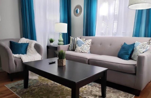 Fully Fenced Backyard | 400 MBs Wifi | King Beds