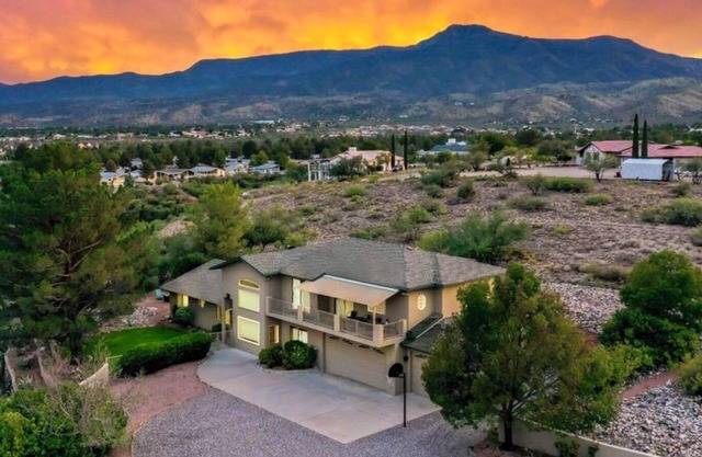 Fully-Furnished 1 Bedroom/Bathroom in Home-Relax with Panoramic Views!