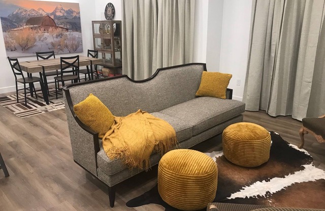 Fully furnished Executive Luxury Condo