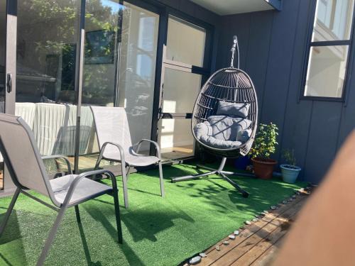 Fully Furnished & Family-Ready Charming 3-bedroom in Vibrant Auckland