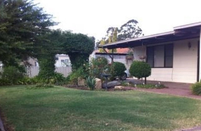 Casa completamente amueblada con 4 dormitorios y 1. 5 baños en Katanning