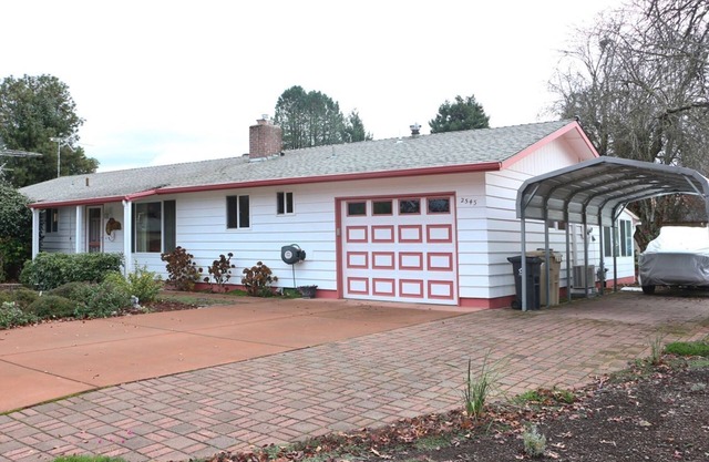 Fully Furnished Home in a Quiet Neighborhood with an Amazing Garden
